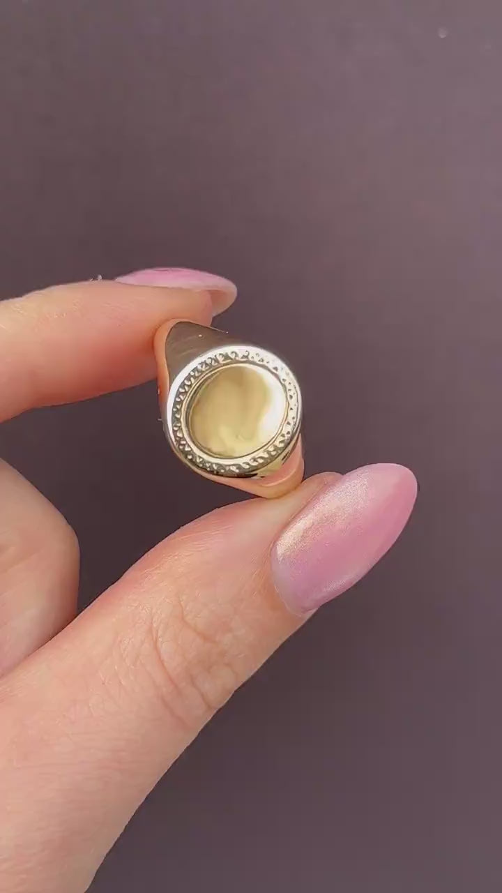 Vintage 10.3g 9ct Gold Oval Signet Ring - Dated Birmingham 1966