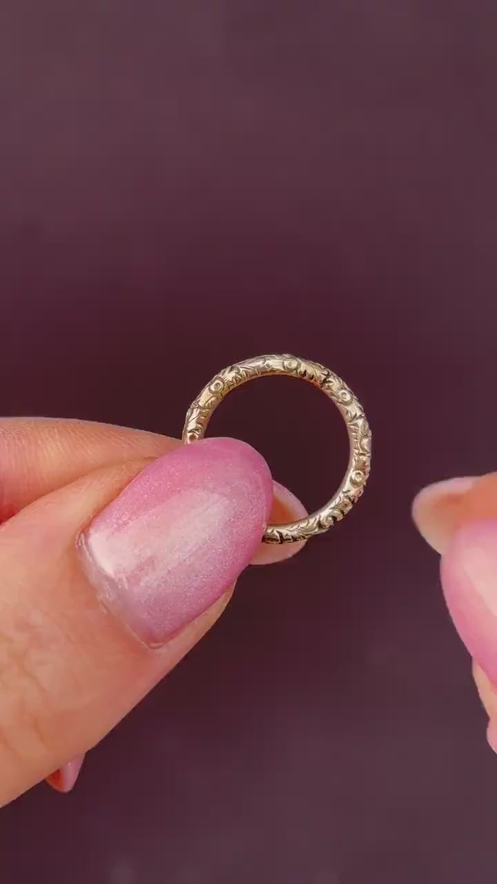Antique Georgian 9ct Gold Engraved Split Ring, 17mm