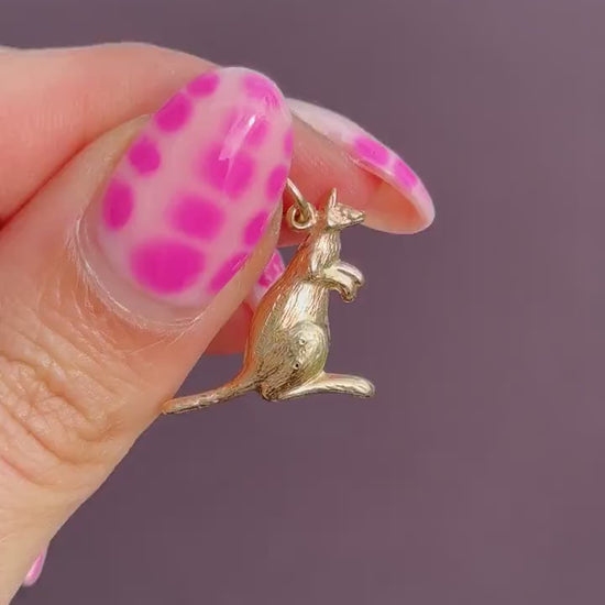 Vintage 9ct Yellow Gold Solid Kangaroo Animal Charm Pendant