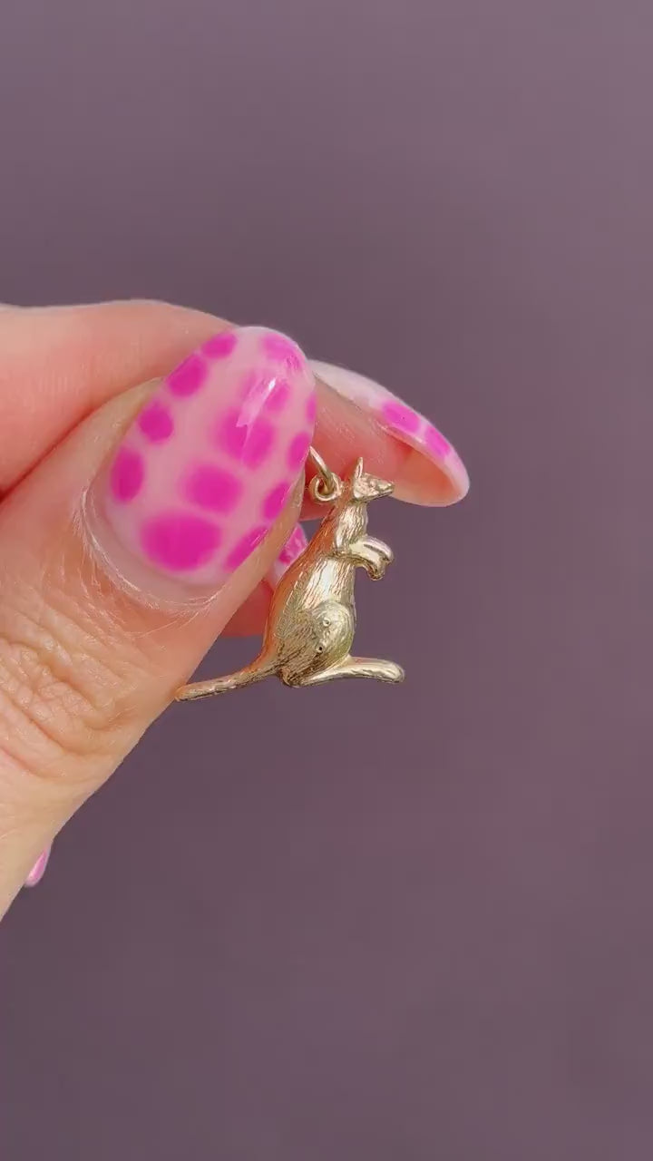 Vintage 9ct Yellow Gold Solid Kangaroo Animal Charm Pendant