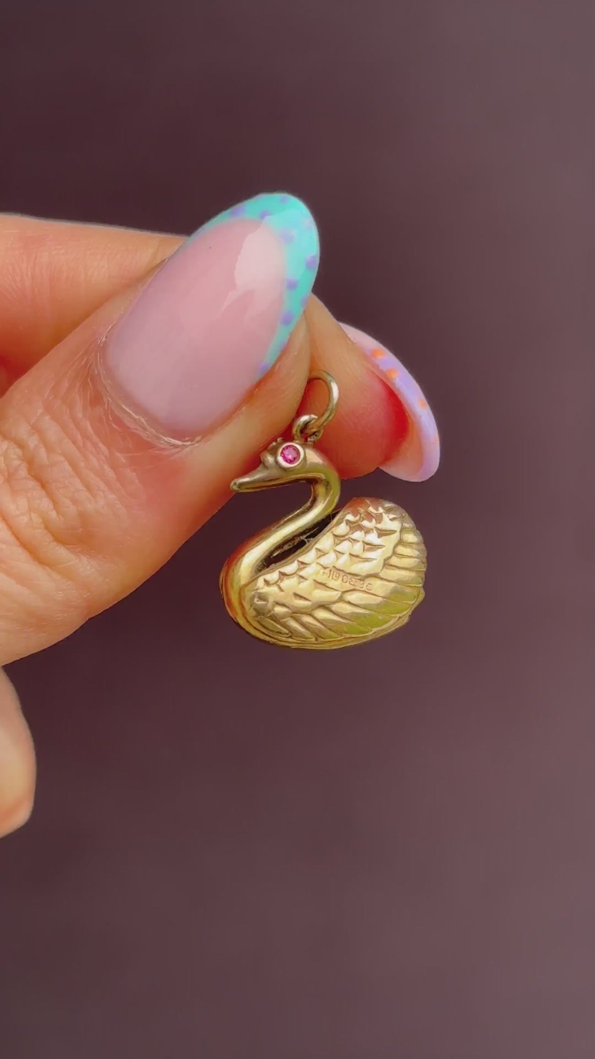 Vintage Swan Bird with Ruby Eyes 9ct Yellow Gold Charm Pendant
