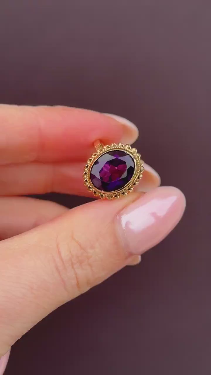 Vintage Oval Cut Large Amethyst Solitaire Gold Cocktail Ring
