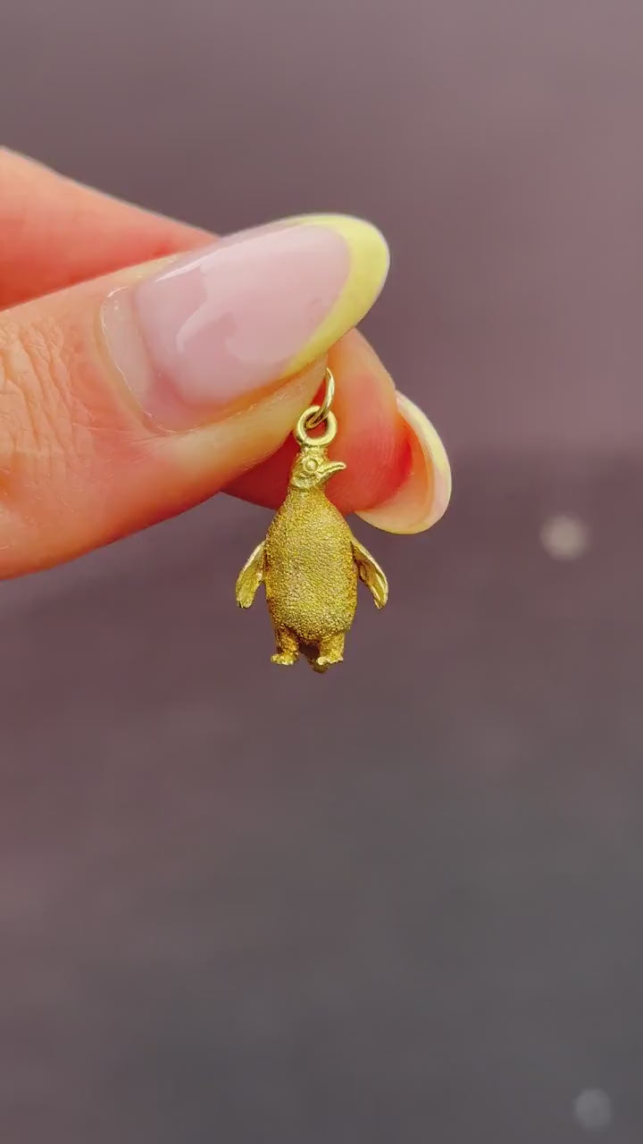 Vintage Solid 9ct Yellow Gold Penguin Charm | Dated 1974