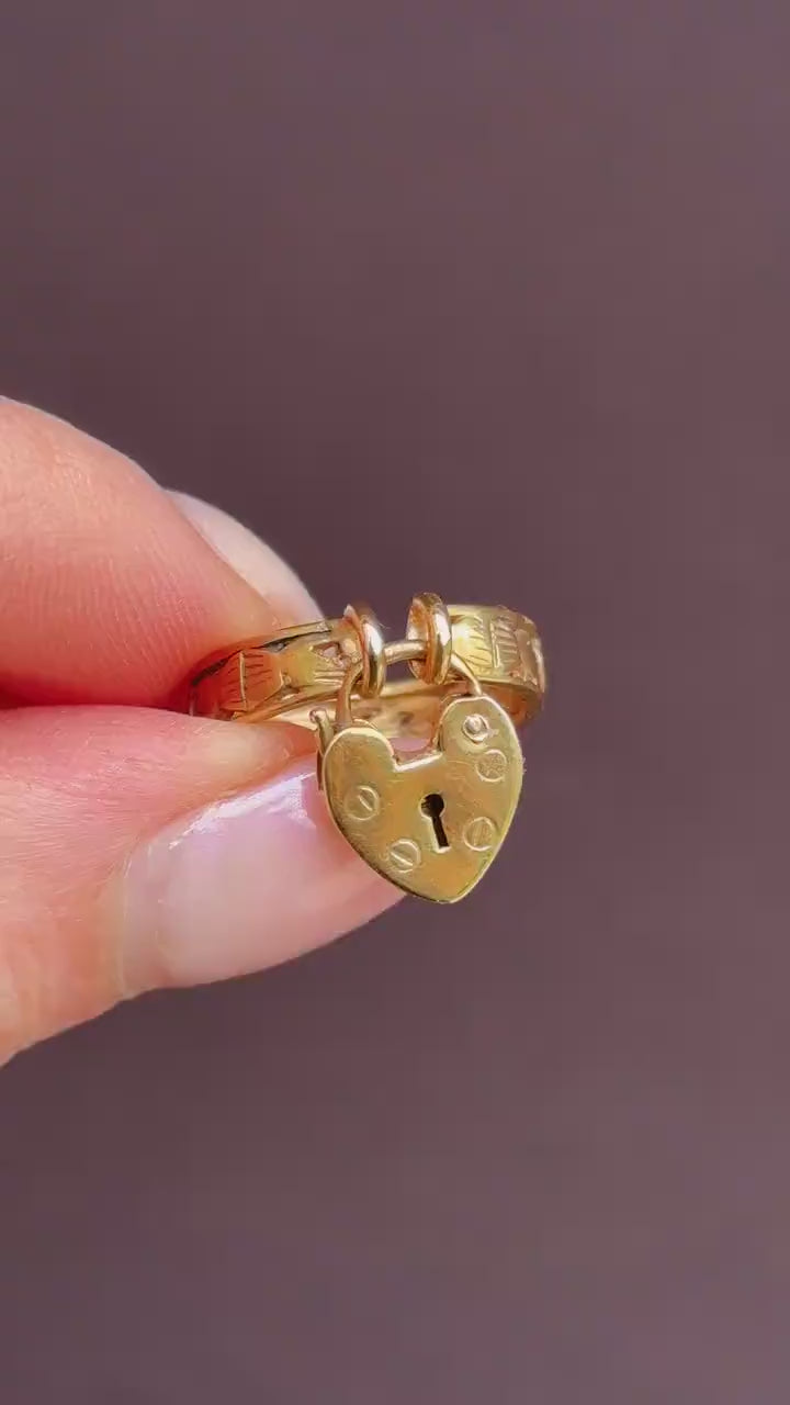 Vintage Hand Claddagh Heart Padlock Drop 9ct Yellow Gold Band Ring