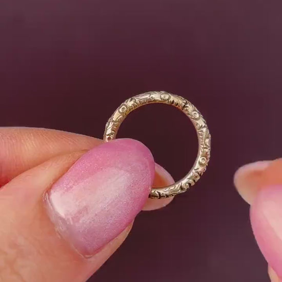 Antique Georgian 9ct Gold Engraved Split Ring, 17mm