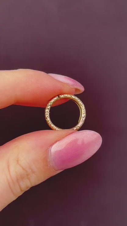 Antique Georgian 12ct Gold Engraved Split Ring, 15mm