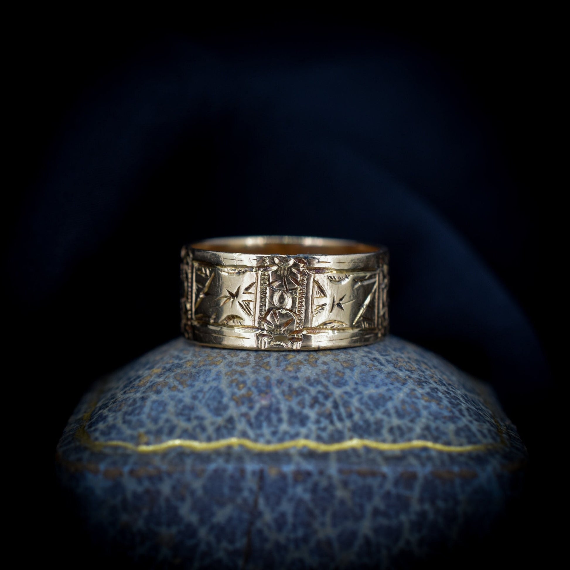 Antique Engraved Ivy Patterned 18ct 18K Yellow Gold Wide Wedding Band Ring | Chester 1880
