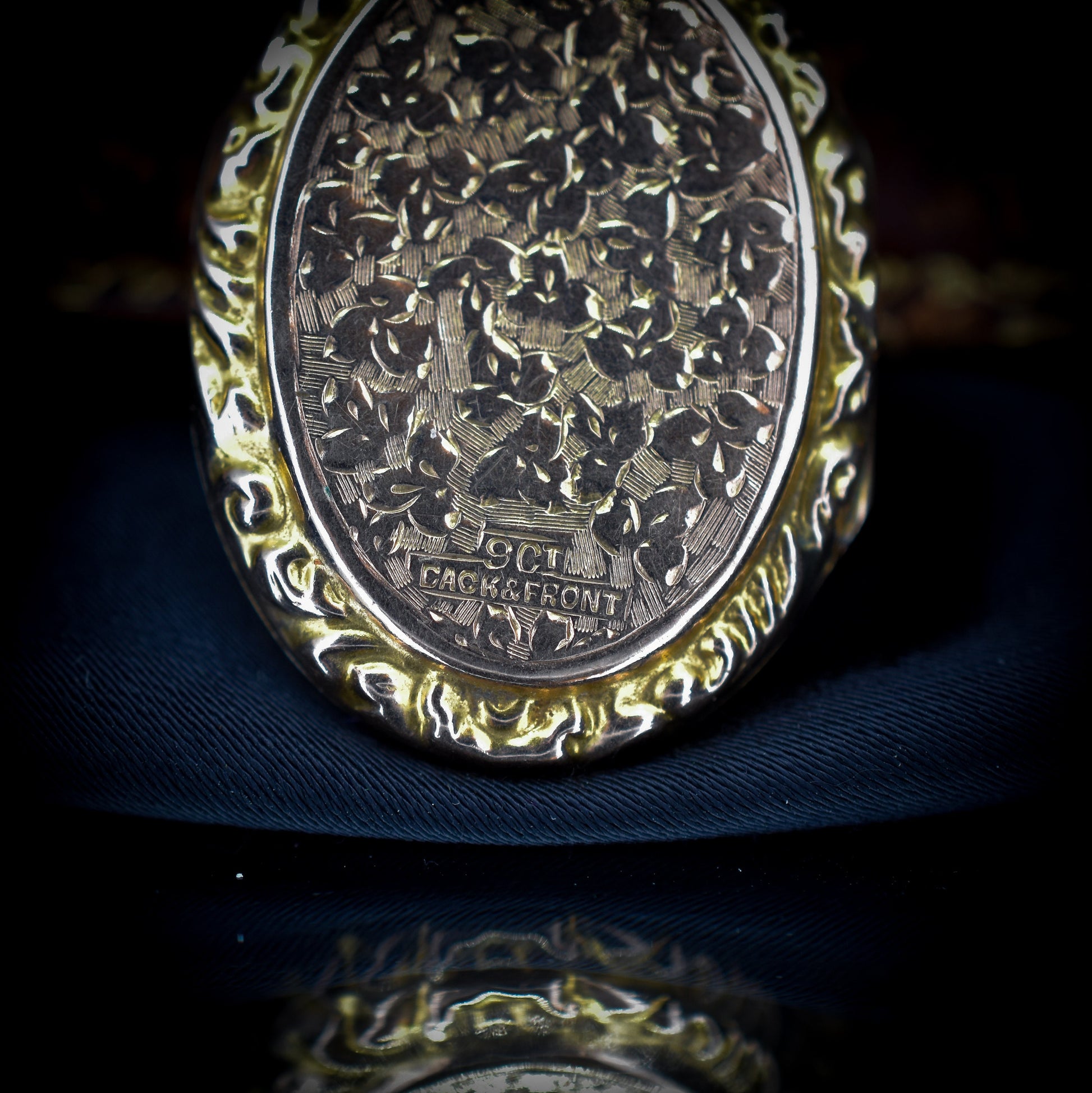 Antique Ivy 9ct 9K Gold Engraved Oval Photo Locket Pendant - Edwardian