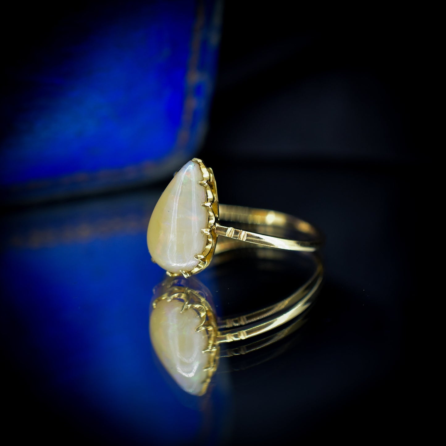 Vintage Pear Shape Opal Solitaire 18ct 18K Yellow Gold Ring