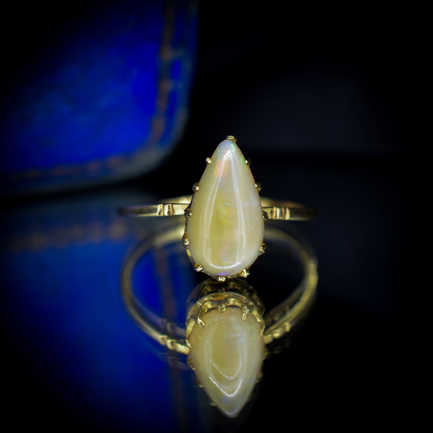 Vintage Pear Shape Opal Solitaire 18ct 18K Yellow Gold Ring
