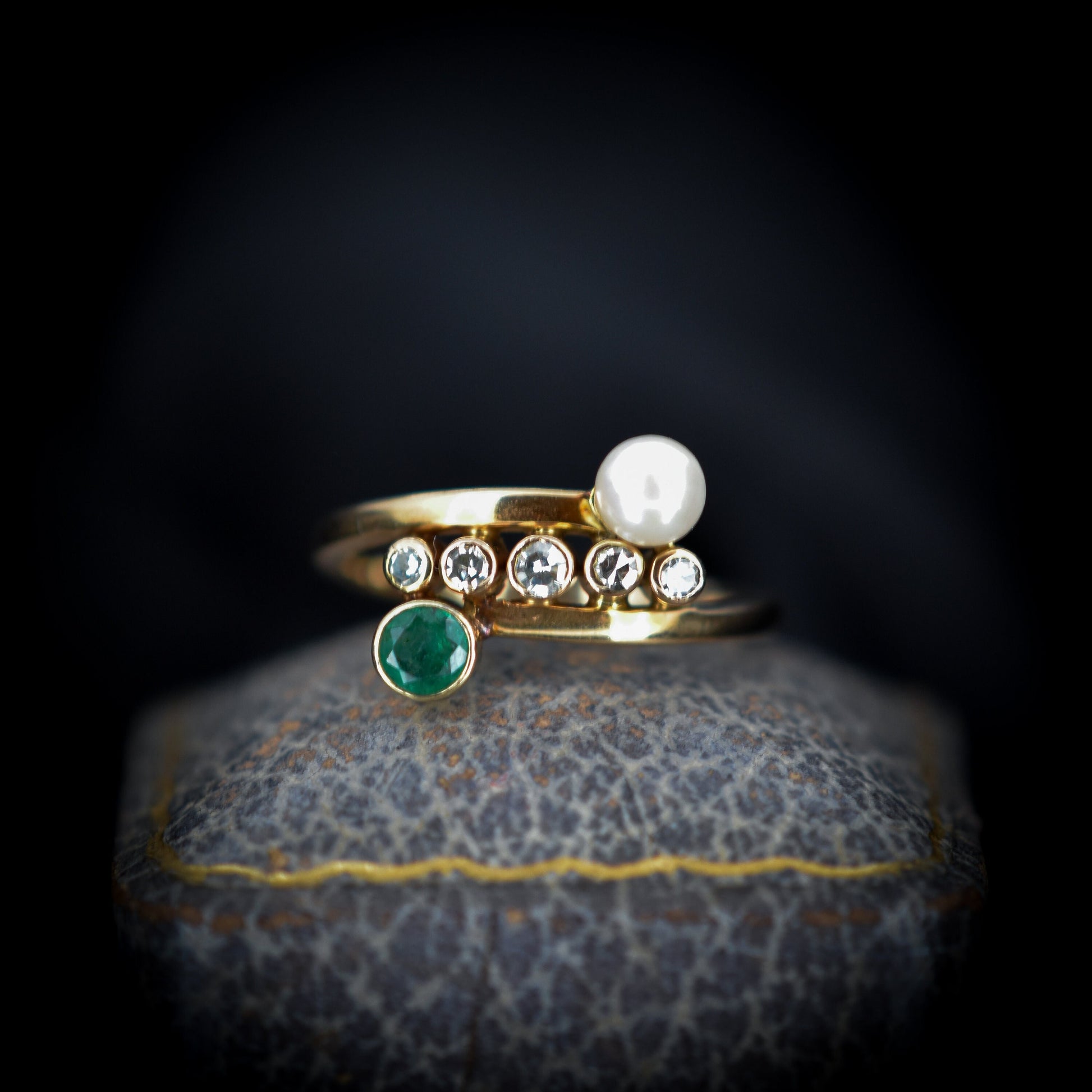 Vintage Emerald Pearl and Diamond 14ct 14k Yellow Gold Ring