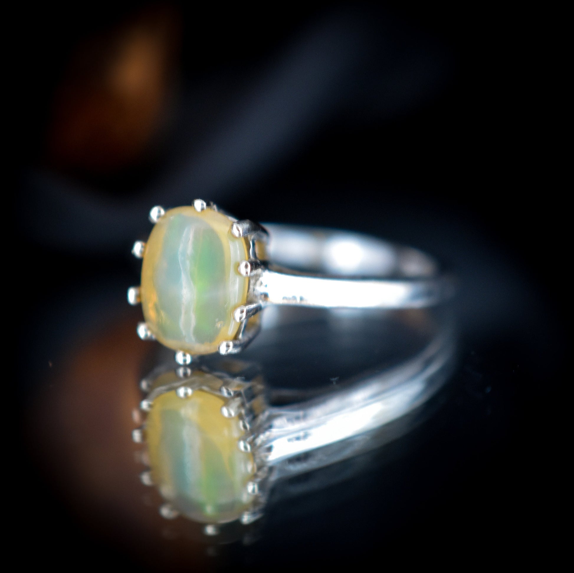 Pre-loved Jelly Opal Solitaire 9ct 9K White Gold Ring