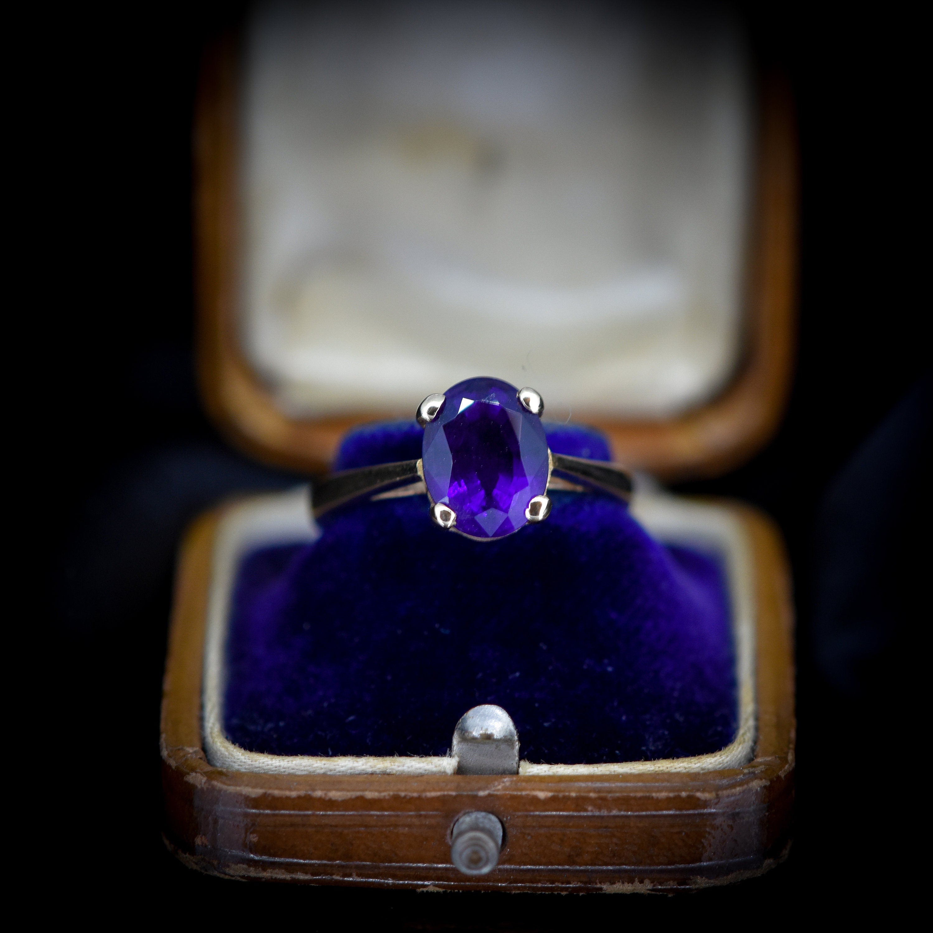 Odette Gold Garnet Ring | Fie Isolde Customized Unique Jewelry