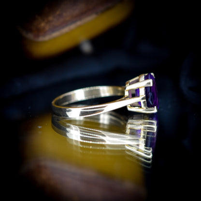 Vintage Deep Purple Amethyst Oval Solitaire 9ct 9K Yellow Gold Ring – Dated 2000