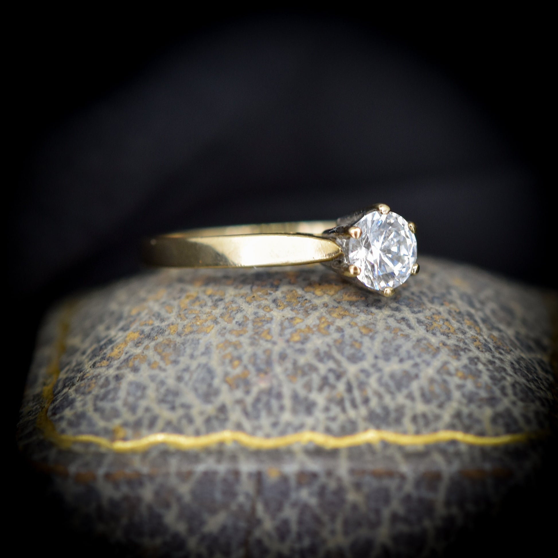 Vintage CZ Solitaire 9ct 9K Yellow Gold Engagement Ring