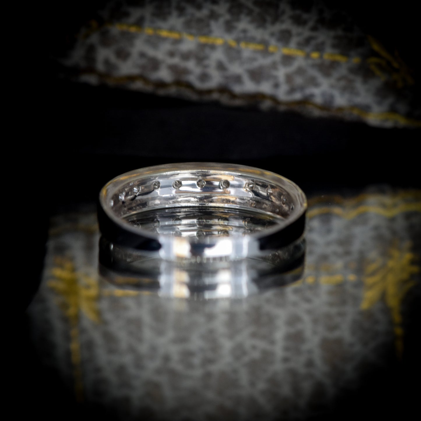 Pre-Loved Diamond Half Eternity Half Hoop 9ct 9K White Gold Band Ring - 0.10ct