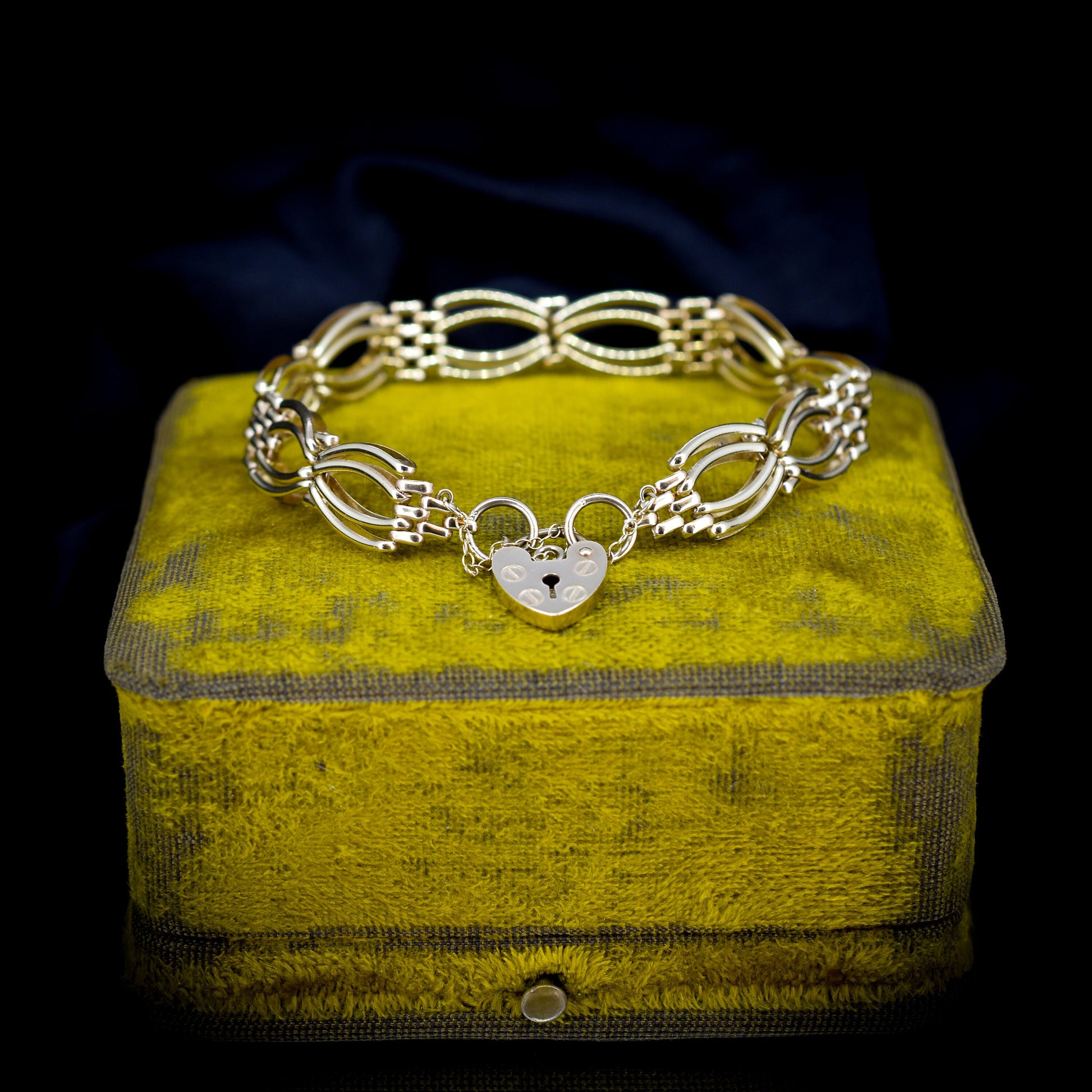 Vintage Heart Padlock Fancy 9ct Yellow Gold Gate Bracelet