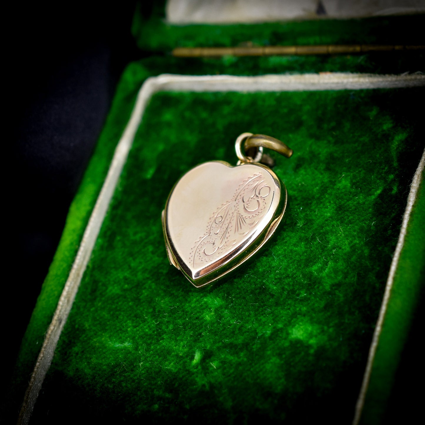 Vintage 9ct Yellow Gold Engraved Fancy Heart Locket Pendant