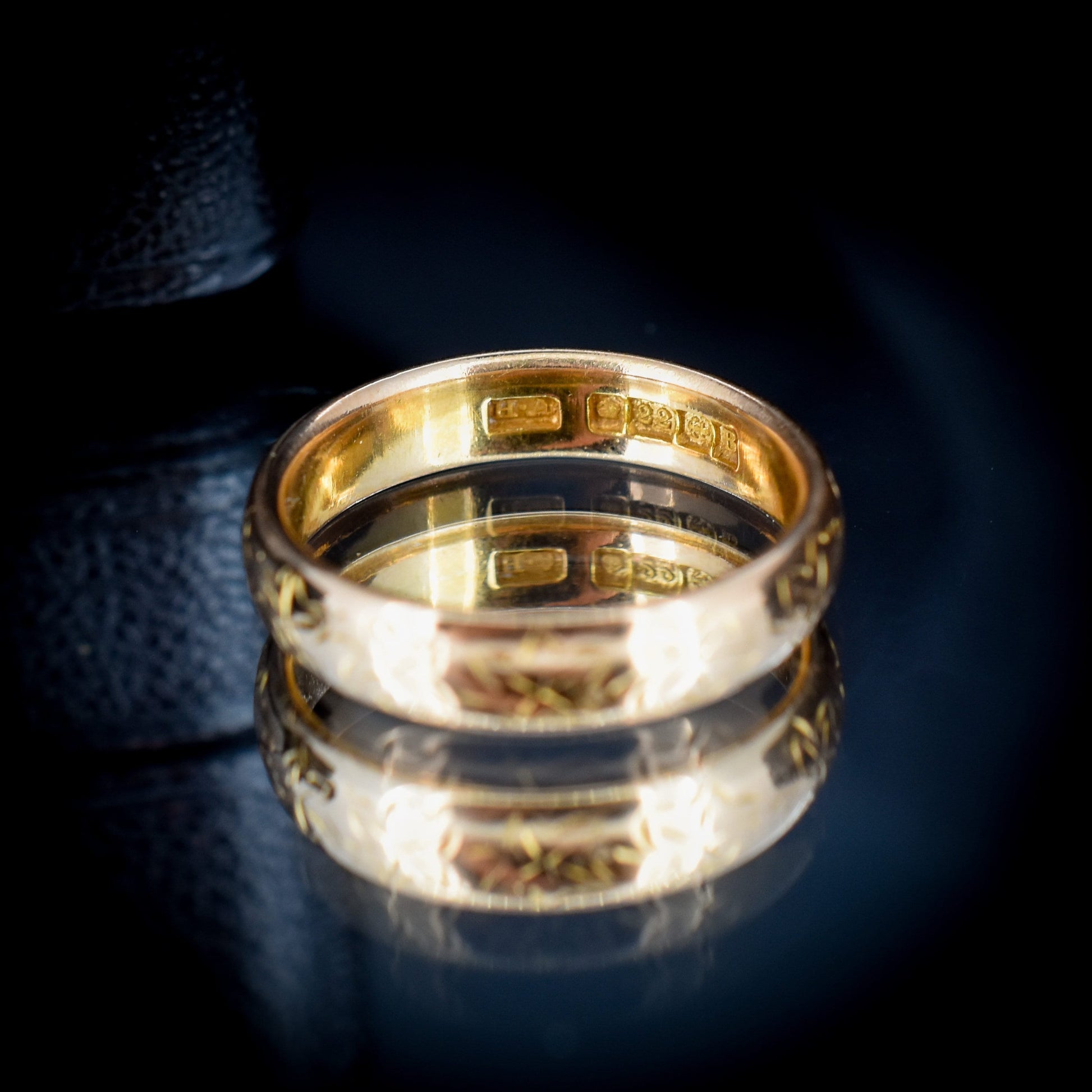 Art Deco '1926' Ivy Engraved 22ct Yellow Gold Stacking Wedding Band Ring | Size 6 / L 1/2