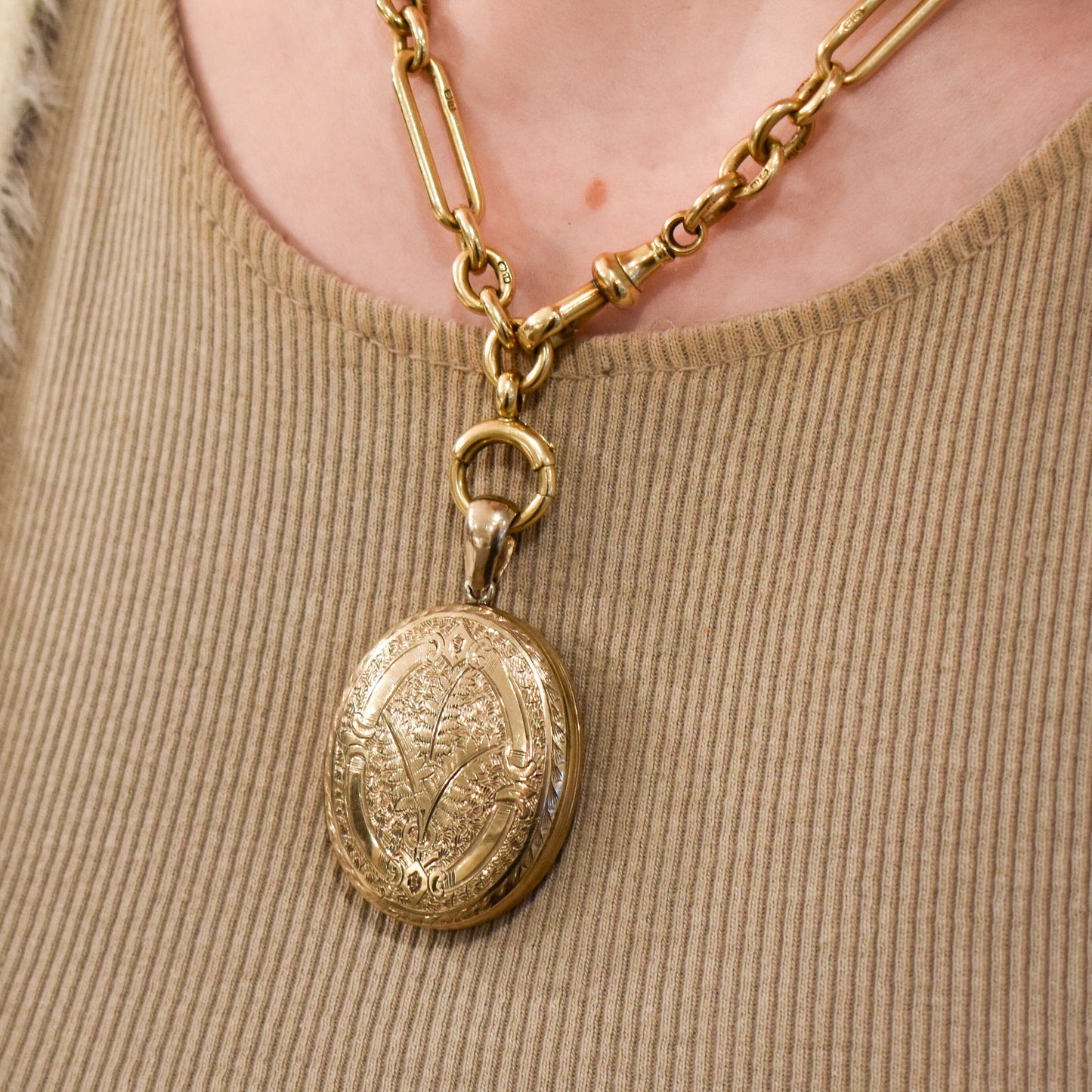Antique Mourning 9ct Gold Engraved Oval Glass Locket | Victorian