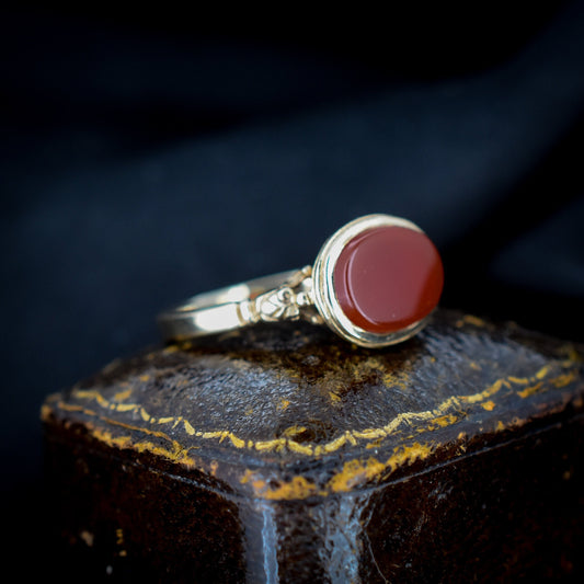 Antique Style Vintage Carnelian Oval 9ct Yellow Gold Ring - Dated 1978